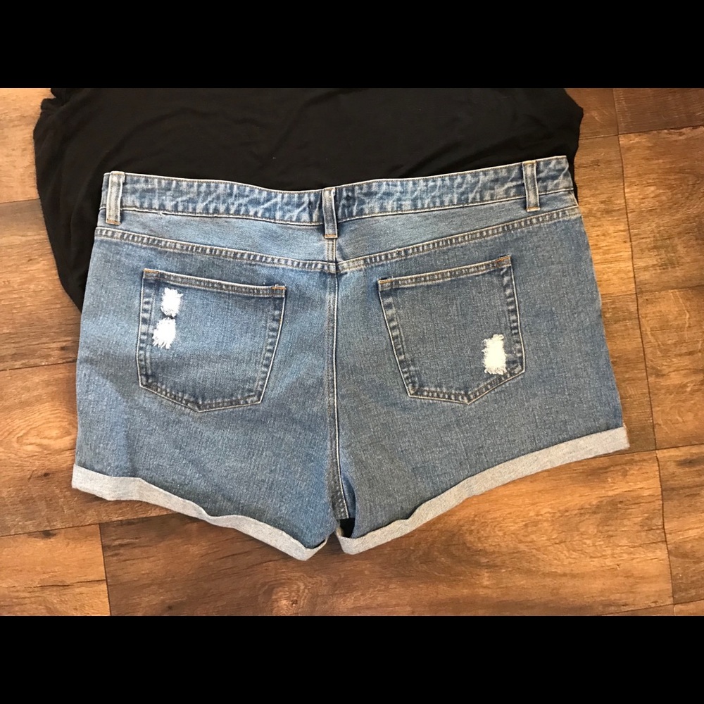 ❤️new add❤️Forever 21 ripped shorts